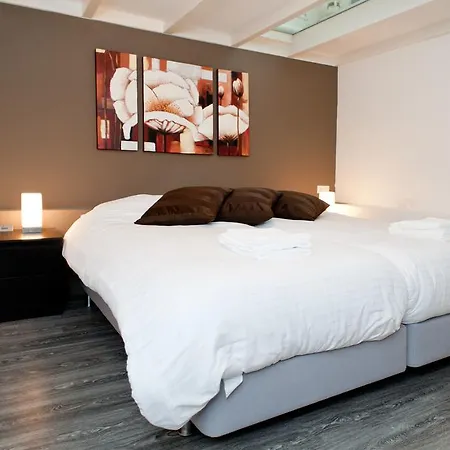 Lijnbaan Canal View Bed & Breakfast 3*